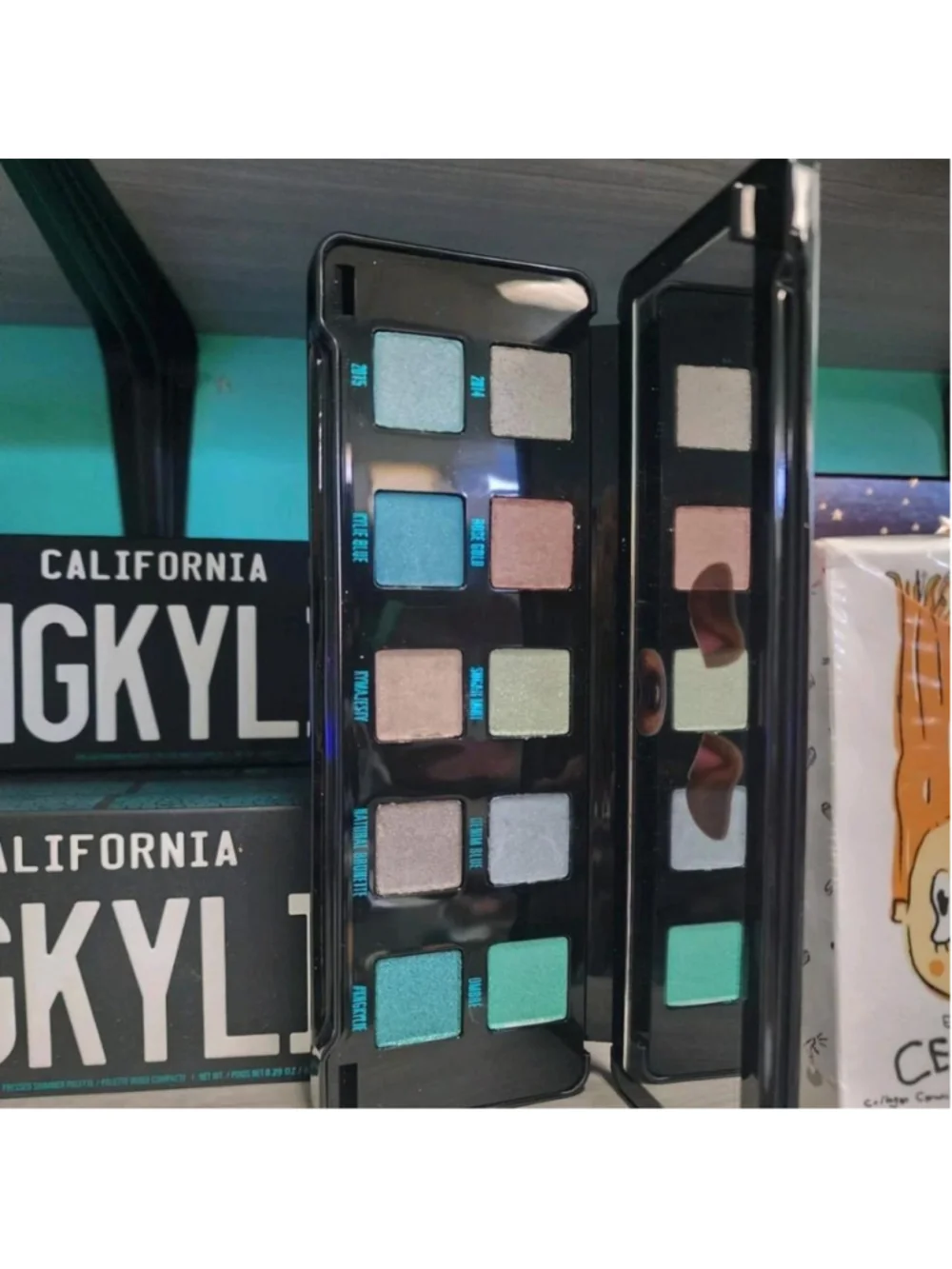 Kylie Cosmetics eyeshadow palette #kyliecosmetics #eyeshadow #makeup